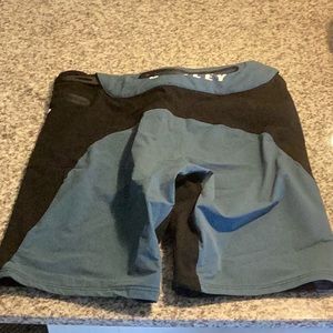 Oakley men’s bike short XL
